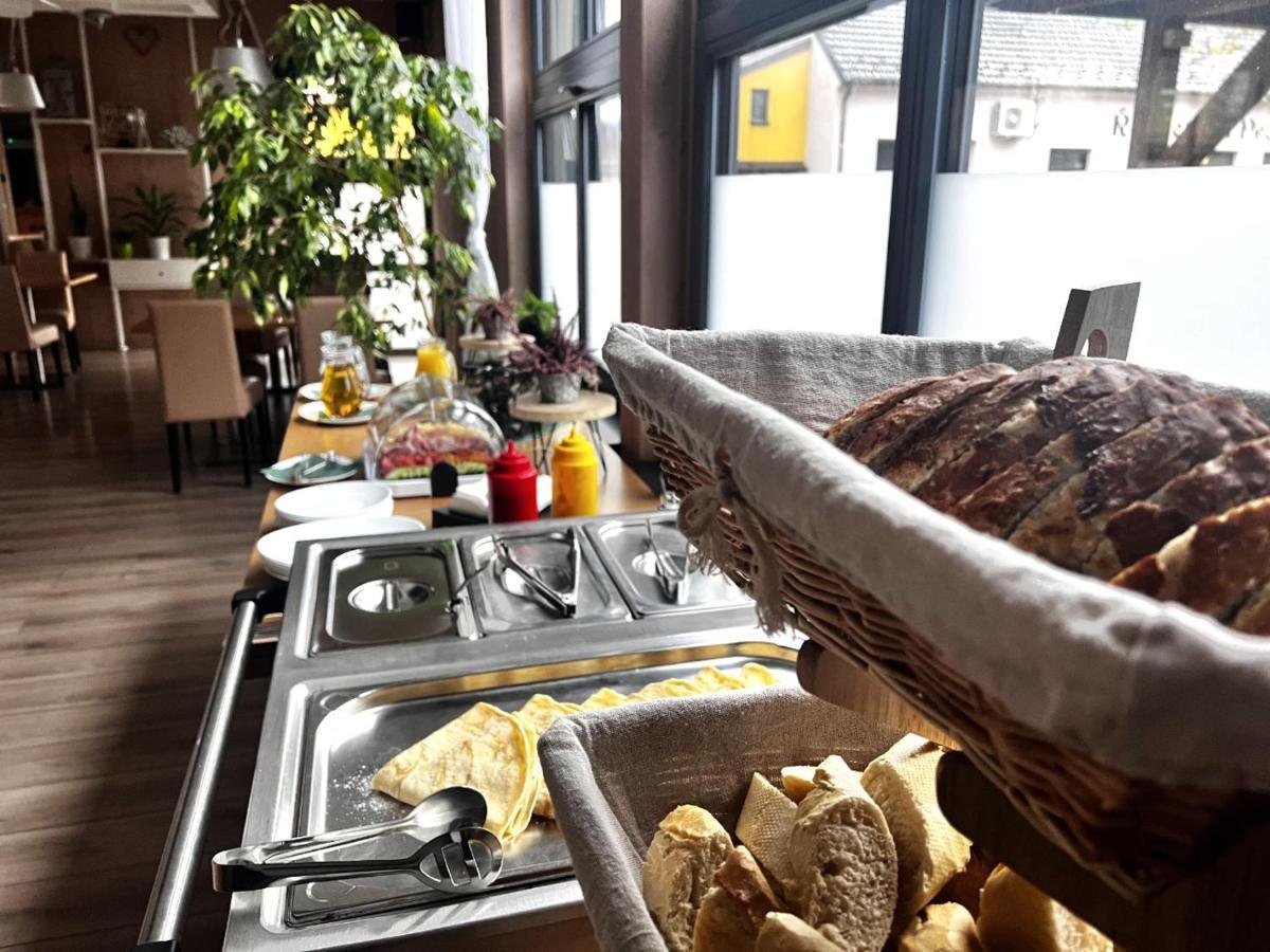 Hotel Zabcice Kültér fotó