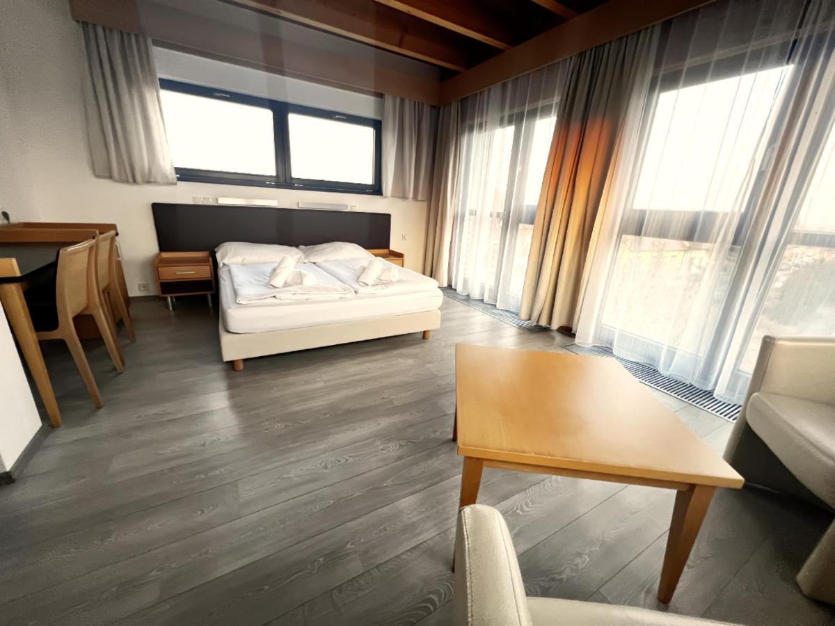 Hotel Zabcice Kültér fotó