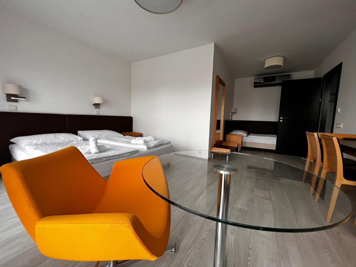 Hotel Zabcice Kültér fotó